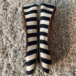 American Eagle ladies flats. Size 7